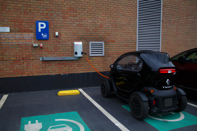Renault twizy public charging station - Type 2 to domestic socket 16A adapter (WiFi version)