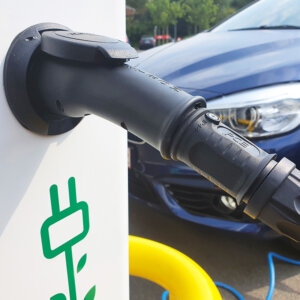 adaptateur chargeur type 2 prise domestique 300x300 - A propos
