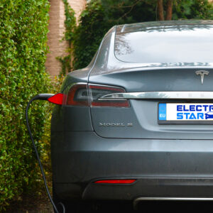 Borne de recharge pour Tesla (jusqu'à 7,4kW)