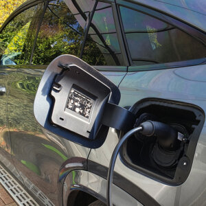 Over ons charger voiture electrique electric car charge 300x300 - Over ons
