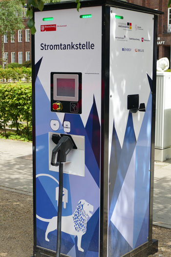 electric vehicle fast charger 1 - Good practices to preserve electric car batteries