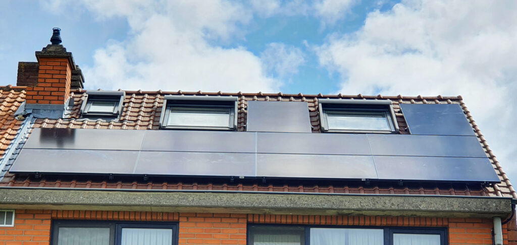 panneaux solaires et voiture electrique 1024x486 - Recharger votre v&eacute;hicule &eacute;lectrique &agrave; la maison ou au bureau