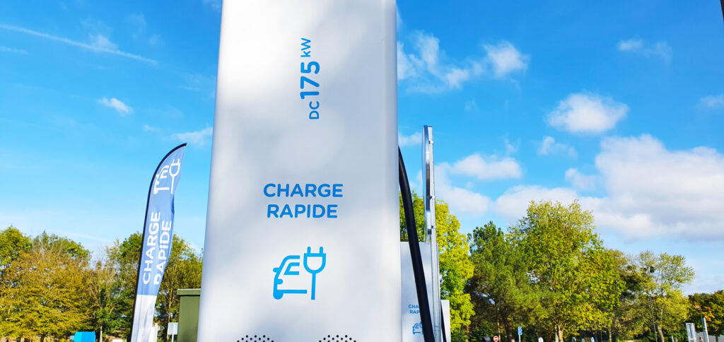 Recharge véhicule électrique sur bornes publiques